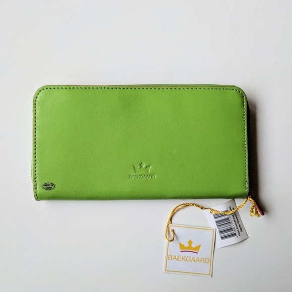 Vera Bradley Handbags - NWT VERA BRADLEY Baekgaard Green and Coral Wallet